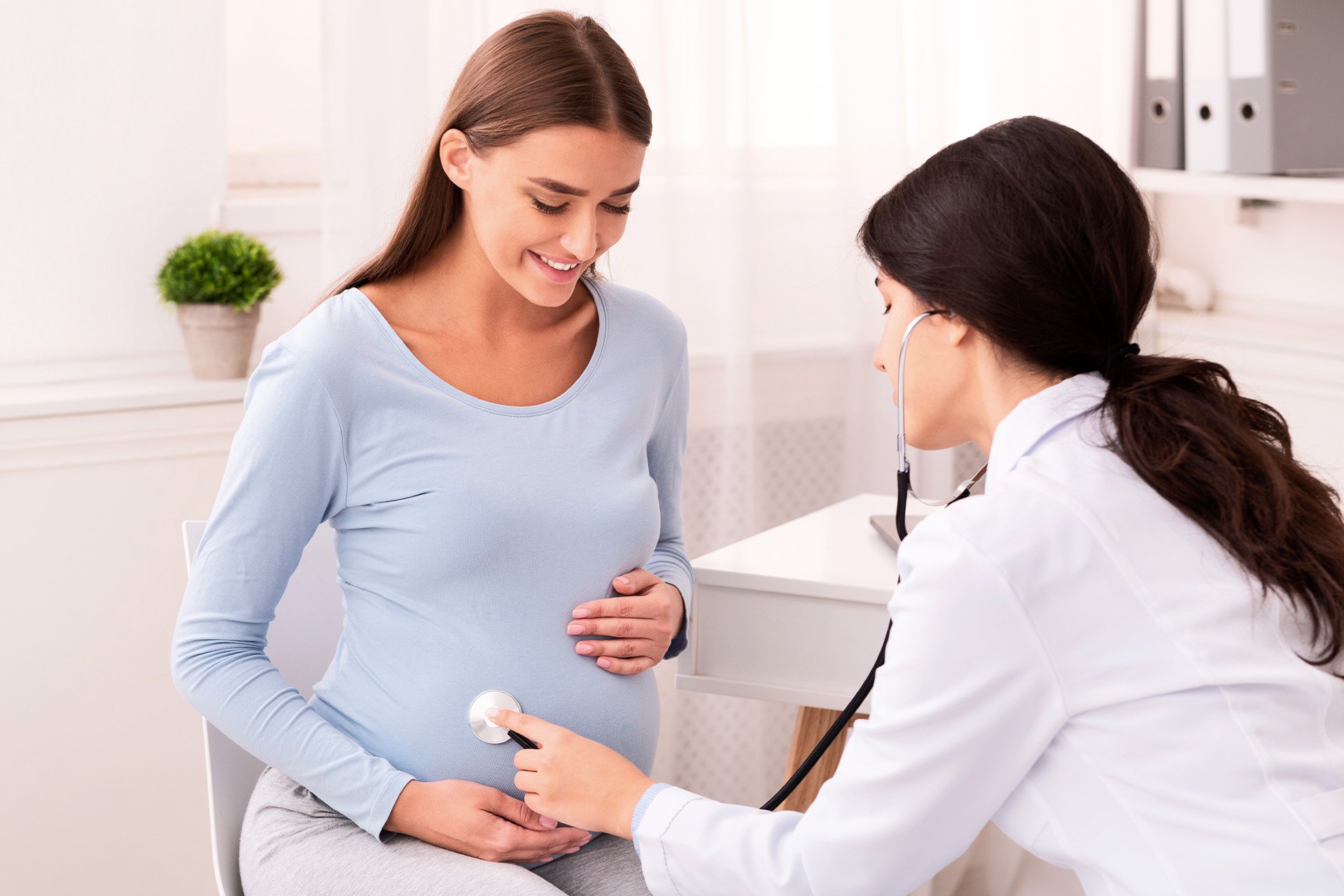 Embarazada en cita médica